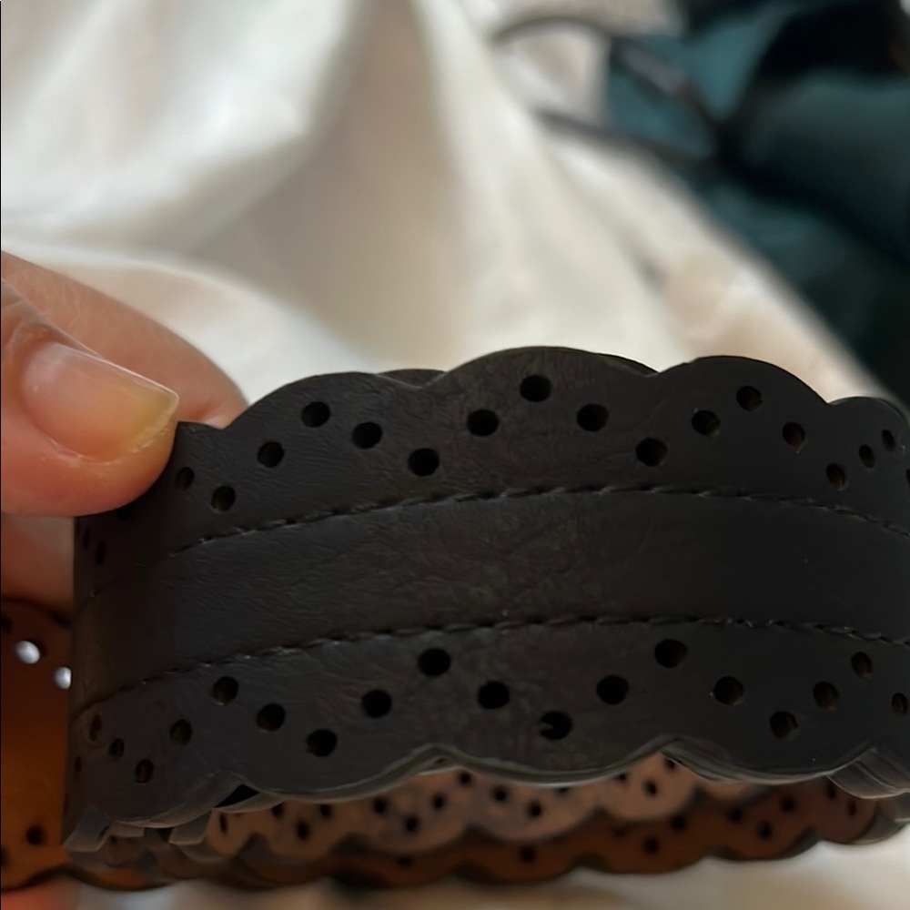 Elegant Scalloped Perforated Black Leather and Silver Buckle Belt - Picture 4 of 4